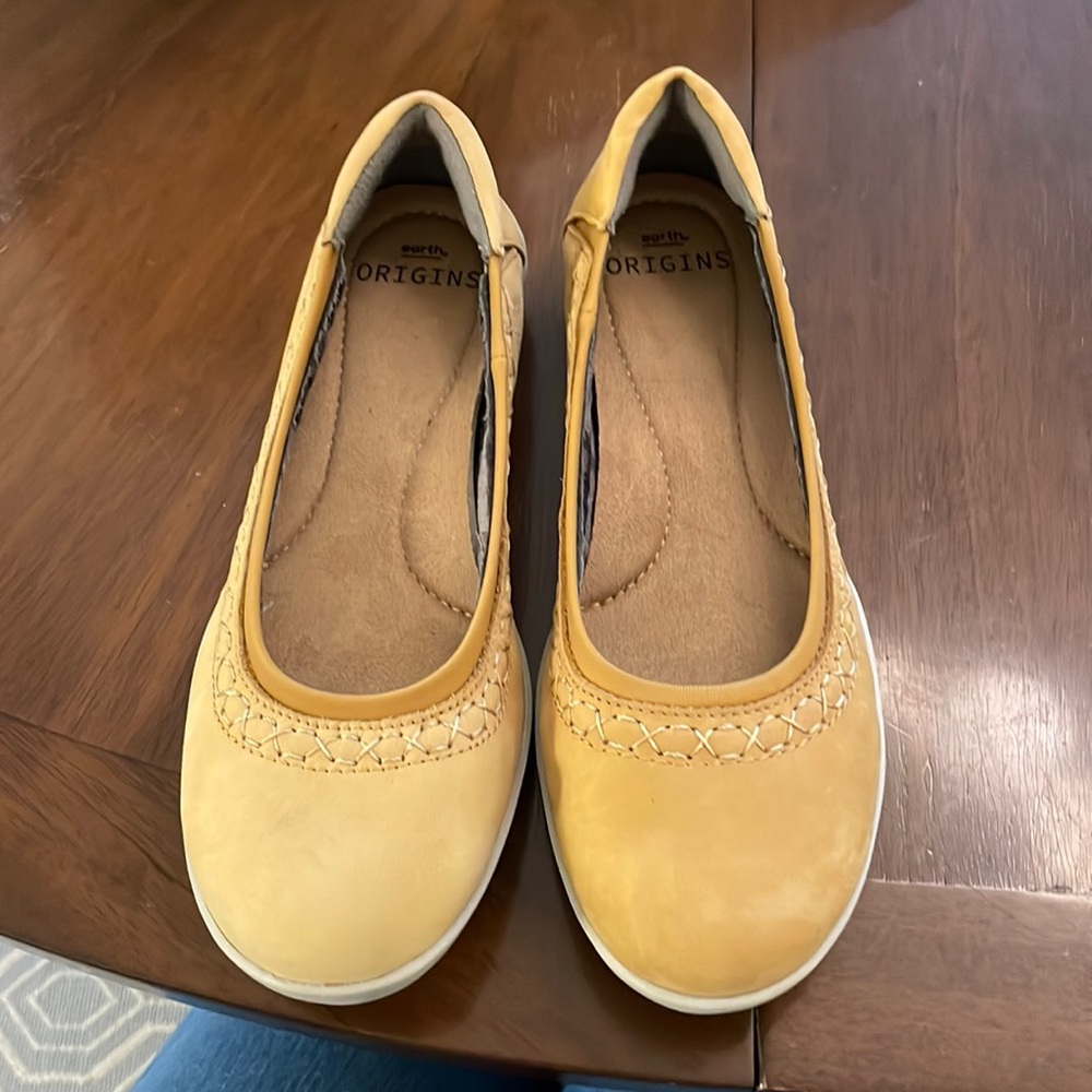 Earth Origins Nubuck suede shoes size 6 NWOT